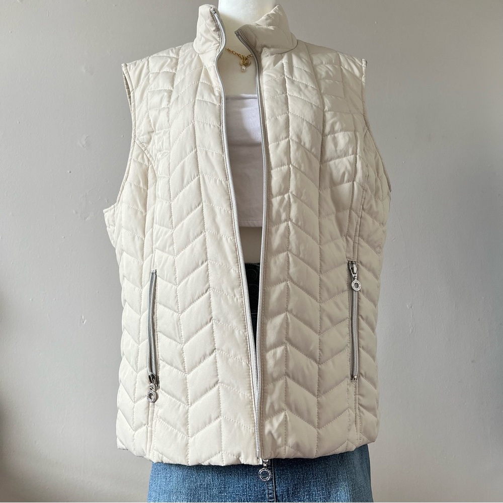 cream puffer vest/ gilet🌟